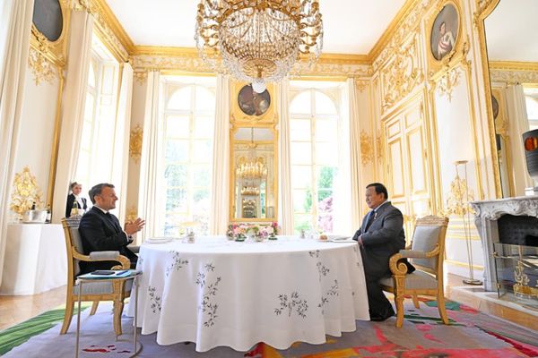 Presiden Republik Indonesia Prabowo Subianto melanjutkan rangkaian diplomasi strategisnya dengan melakukan pertemuan bersama Presiden Republik Prancis Emmanuel Macron