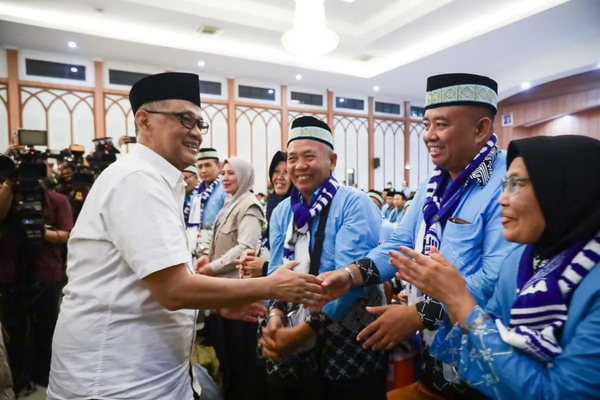 Menteri Haji Lepas Calon Jemaah Haji 2026 Kloter Pertama