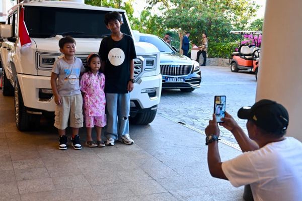 Kehadiran kendaraan taktis Maung yang digunakan Presiden Prabowo Subianto selama mengikuti rangkaian KTT ke-48 ASEAN di Cebu, Filipina, sukses mencuri perhatian para delegasi dan warga setempat