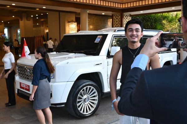 Kehadiran kendaraan taktis Maung yang digunakan Presiden Prabowo Subianto selama mengikuti rangkaian KTT ke-48 ASEAN di Cebu, Filipina, sukses mencuri perhatian para delegasi dan warga setempat