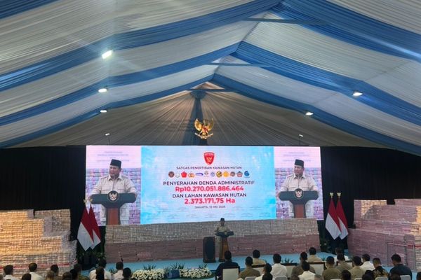 Moment Prabowo Pidato di Hadapan Gunungan Uang Tunai Rp 10,2 Triliun Hasil Kerja Satgas PKH