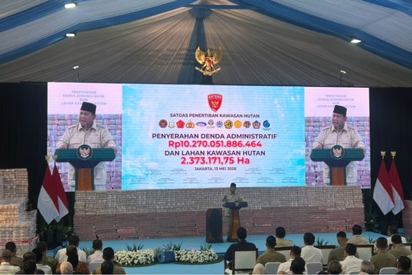 Moment Prabowo Pidato di Hadapan Gunungan Uang Tunai Rp 10,2 Triliun Hasil Kerja Satgas PKH