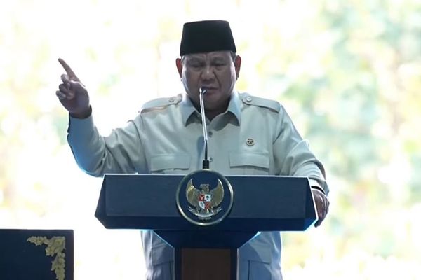 Prabowo Subianto meresmikan groundbreaking 10 gudang ketahanan pangan, peluncuran operasional Satuan Pelayanan Pemenuhan Gizi (SPPG) Polri, serta panen raya jagung di Tuban, Jawa Timur, Sabtu, 16 Mei 2026