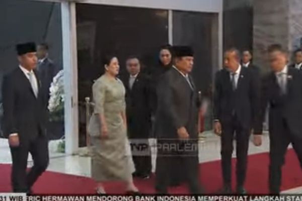 Presiden Prabowo Subianto dan Wakil Presiden Gibran Rakabuming Raka tiba di Gedung DPR RI. 