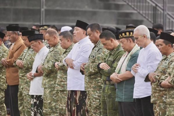 Wapang TNI Dampingi Menhan RI Shalat Iduladha Bersama Prajurit dan Masyarakat di Papua Barat