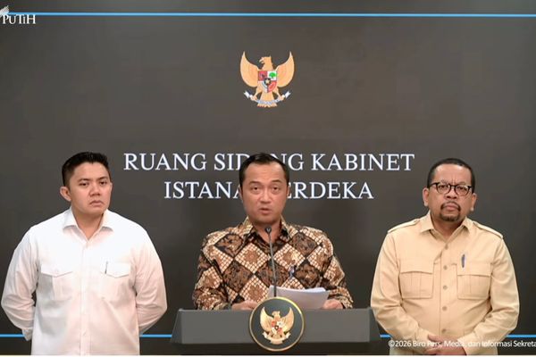 Mensesneg Prasetyo Hadi mengumumkan pencopotan Kepala BGN Dadan Hindayana.