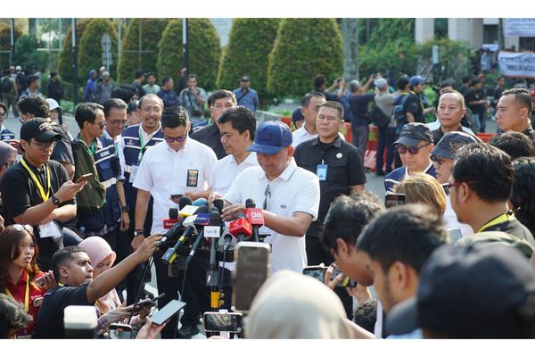 Konferensi Pers dan Suasana Eksekusi Hotel Sultan