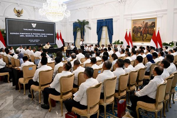 Presiden Prabowo Subianto memberikan sejumlah arahan kepada jajaran direksi dan komisaris bank-bank yang tergabung dalam Himpunan Bank Milik Negara (Himbara)