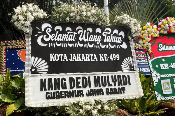 Karangan Bunga selamat HUT Jakarta dari KDM di Balai Kota DKI