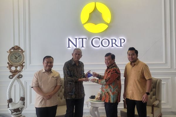 Ketua LPS Anggito Abimanyu Bersama Preskom NT Corp dan Jajaran Direksi