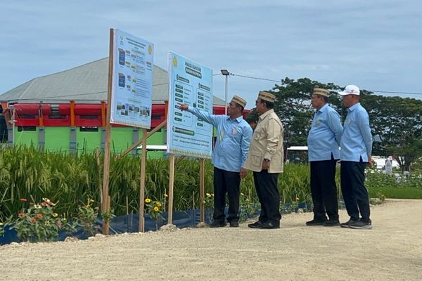 Prabowo Subianto dalam Puncak Pekan Nasional (PENAS) Petani dan Nelayan XVII di Sport Center Limboto, Kabupaten Gorontalo, Provinsi Gorontalo, pada Rabu, 24 Juni 202