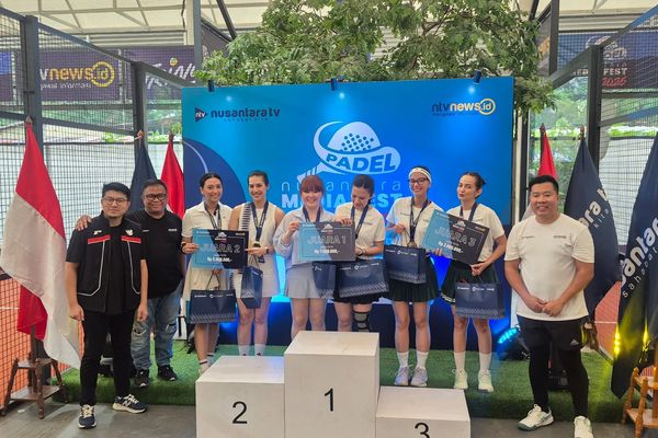 Pemenang Ganda Putri Nusantara Media Fest 2026 Padel Series di Padel Pro Satrio Club, Jakarta, Sabtu 4 Juli 2026. 
