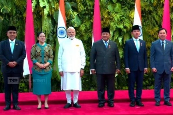 Ketua DPR RI Puan Maharani bersama Presiden Prabowo Subianto dan lainnya menyambut Perdana Menteri India Narendra Modi. 