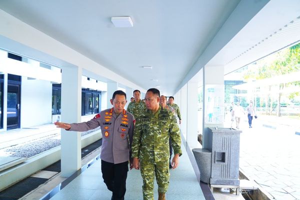 Kapolri Jenderal Listyo Sigit Prabowo dan jajarannya silahturahmi dengan Panglima TNI Jenderal Agus Subiyanto.