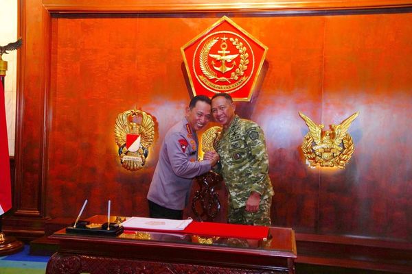 Kapolri Jenderal Listyo Sigit Prabowo dan jajarannya silahturahmi dengan Panglima TNI Jenderal Agus Subiyanto.
