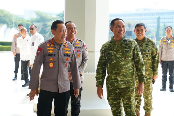 Kapolri Jenderal Listyo Sigit Prabowo dan jajarannya silahturahmi dengan Panglima TNI Jenderal Agus Subiyanto.