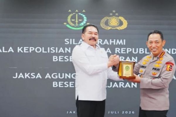 Kapolri Jenderal Listyo Sigit Prabowo silaturahmi dengan Jaksa Agung