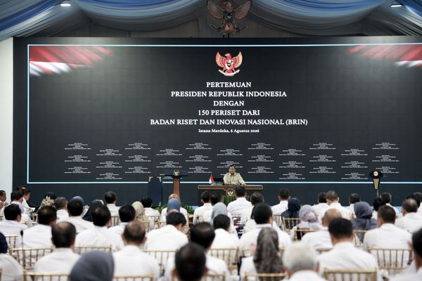 Presiden RI Prabowo Subianto memberikan arahan kepada 150 periset Badan Riset dan Inovasi Nasional (BRIN) di Istana Merdeka, Jakarta, Rabu (6/8/2026).