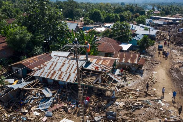 Pemerintah mengerahkan BUMN gunaa membantu masyarakat terdampak bencana gempa di Nusa Tenggara Timur (NTT) dan wilayah sekitarnya.
