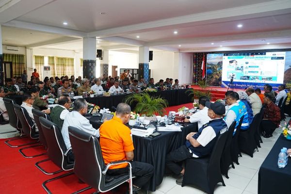 Menteri Koordinator Bidang Pembangunan Manusia dan Kebudayaan (Menko PMK) Pratikno dalam keterangannya kepada awak media usai menggelar rapat koordinasi penanganan darurat pascabencana gempa bumi pada Minggu, 16 Agustus 2026