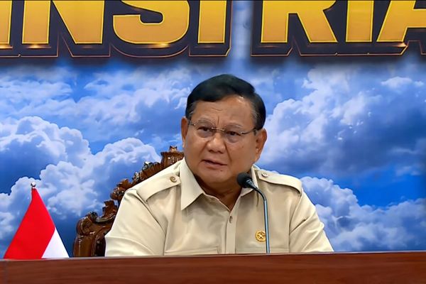 Presiden Prabowo Pimpin Rapat Penyelesaian Kebakaran Hutan di Sumatera