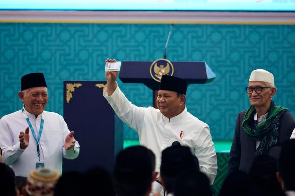 Prabowo Targetkan Penghematan Rp100 Triliun dari Pemangkasan BUMN di Akhir 2026.