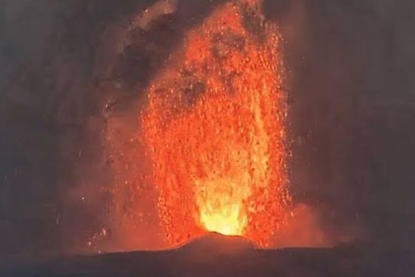 Erupsi Gunung Anak Krakatau