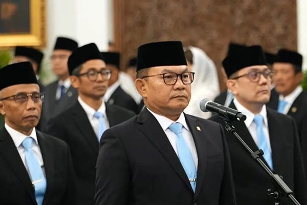 Jenderal TNI (Purn) Dudung Abdurachman dilantik sebagai Menteri Koordinator Bidang Politik dan Keamanan oleh Presiden Prabowo Subianto di Istana Negara, Jakarta, Kamis, 1 Oktober 2026.