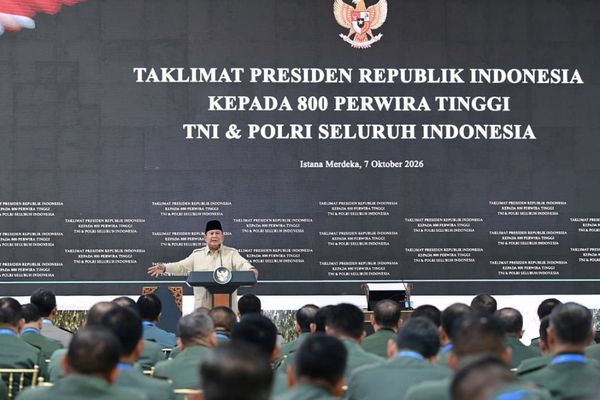 Prabowo Subianto menekankan pentingnya peningkatan profesionalisme Tentara Nasional Indonesia (TNI) dan Kepolisian Negara Republik Indonesia (Polri) dalam menghadapi perkembangan tantangan keamanan global