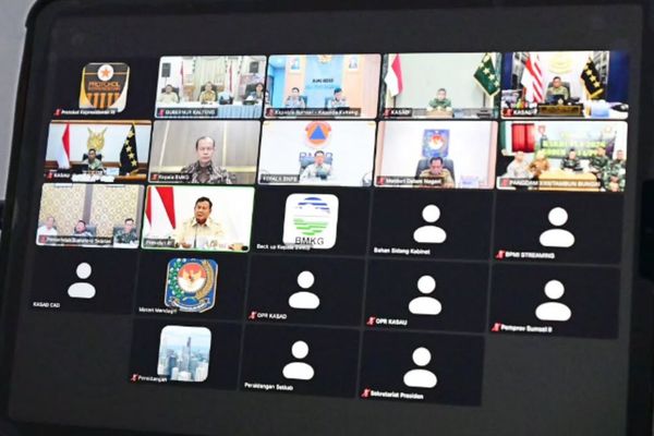Prabowo pimpin rapat penanganan Karhutla di enam provinsi