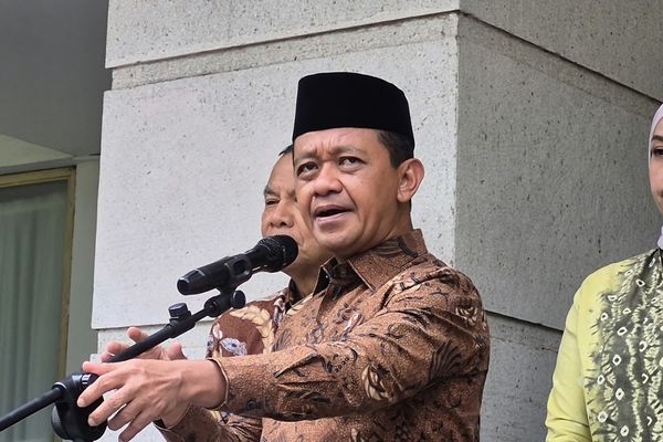 Menteri Koordinator Bidang Hilirisasi dan Transisi Energi Bahlil Lahadalia menggelar rapat koordinasi bersama sejumlah pejabat negara di kantornya pada Jumat 16 Oktober 2026.