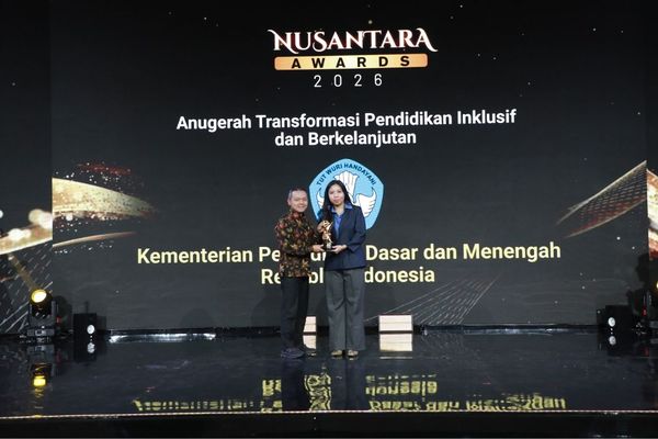 Kemendikdasmen Raih Nusantara Awards Kategori Anugerah Transformasi Pendidikan Inklusif dan Berkelanjutan
