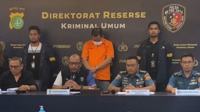 Konferensi pers Polda Metro Jaya dan pihak TNI dalam kasus pemalsuan pelat dinas TNI oleh pengemudi Fortuner, PWGA. 