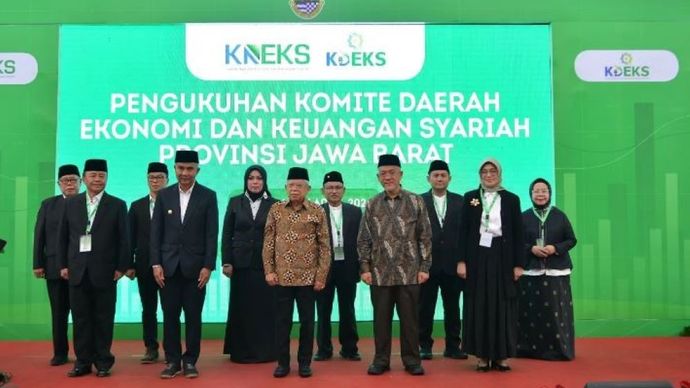 Wapres KH. Ma'ruf Amin menghadiri Pengukuhan Komite Daerah Ekonomi dan Keuangan Syariah (KDEKS) Provinsi Jawa Barat (Jabar), di Gedung Sate, Citarum, Bandung, Jawa Barat (Jabar), Selasa (23/4/2024).