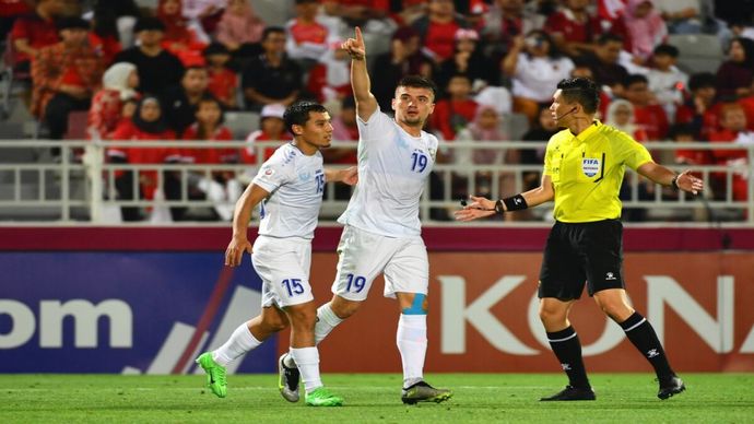 Wasit Shen Yinhao yang Tuai Kontroversi pada Laga Indonesia U-23 vs Uzbekistan. 