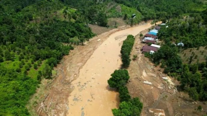 Banjir disertai tanah longsor di Kabupaten Luwu. (Antara) 