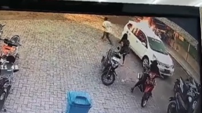 Tega mantan suami bakar mobil milik mantan istrinya 