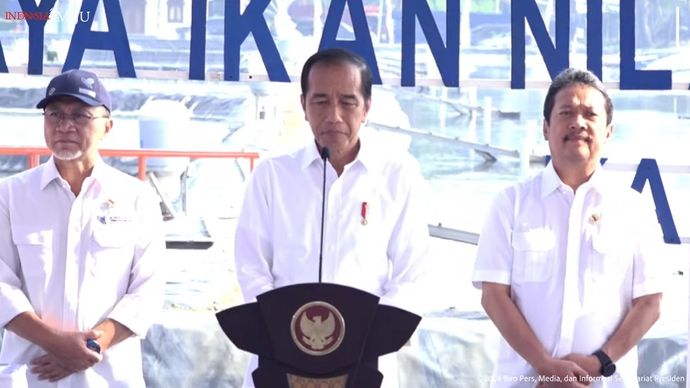 Presiden Joko Widodo menyampaikan sambutan dalam acara peresmian Modeling Budidaya Ikan Nila Salin d