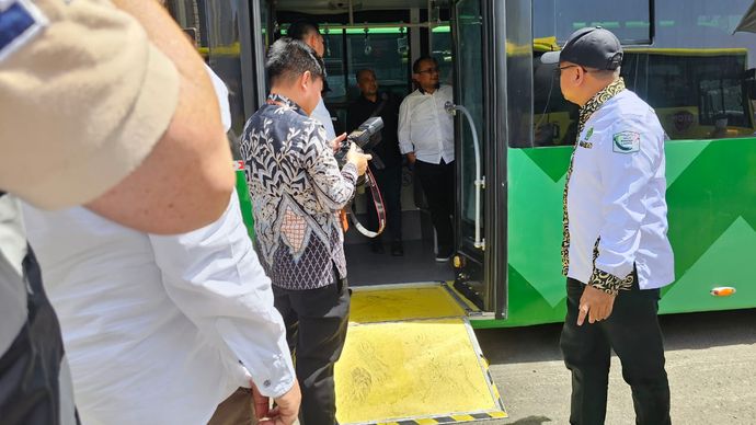 Menteri Agama mengecek bus salawat