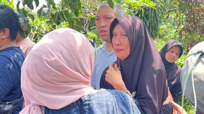 Adik ipar Suprayogi, guru SMK Lingga Kencana yang jadi korban meninggal dunia akibat kecelakaan bus di Subang. 