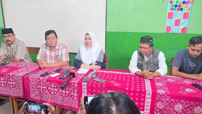 Pihak Yayasan Kesejahteraan Sosial (YKS), yayasan yang menaungi SMK Lingga Kencana menggelar konferensi pers terkait peristiwa kecelakaan yang dialami rombongan murid dan gurunya di Subang, Jawa Barat. 