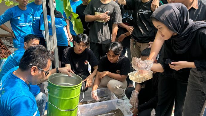 Budidaya Maggot di SMK Islam PB. Soedirman 1 Jakarta <b>(Ntvnews.id/Agus Setiawan)</b>