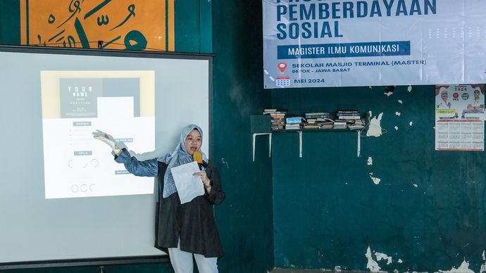 Mahasiswa Magister Komunikasi Paramadina gelar program pemberdayaan di Sekolah Master Indonesia Kota <b>(Ntvnews.id/Agus Setiawan)</b>