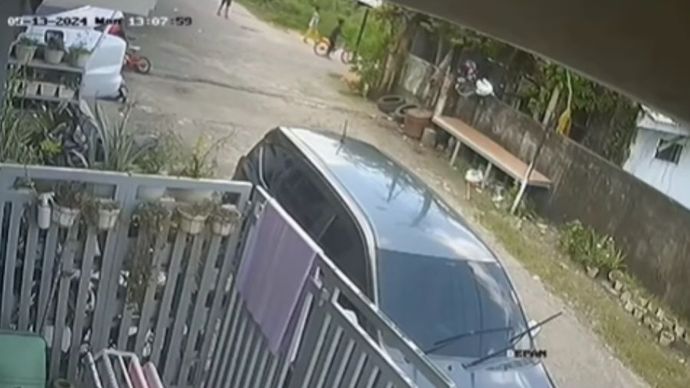 CCTV menampikan HP anak kecil dicuri maling 