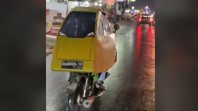 Warga modifikasi motor bak mobil 