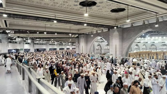 jemaah haji towaf di Masjidil Haram