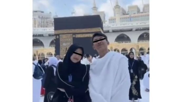 Cowok bawa pacar ke Mekkah 