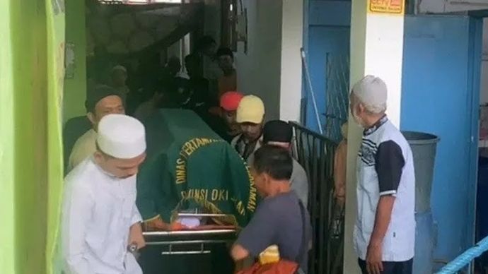 Pemakaman imam musala yang tewas ditusuk. (Antara)