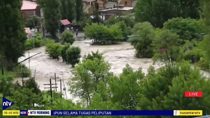 Hujan deras yang terjadi di Alaverdi, Armenia Utara, dalam beberapa hari terakhir mengakibatkan banjir di sejumlah wilayah. 