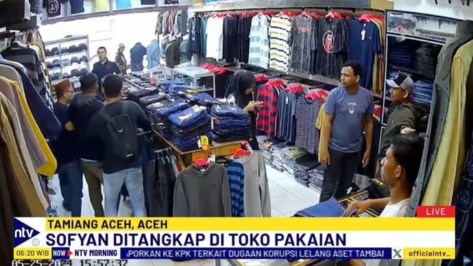 Caleg DPRK Aceh Tamiang asal PKS bernama Sofyan ditangkap Bareskrim Polri terkait kasus narkoba saat belanja baju di toko pakaian di kawasan Manyak Payed Aceh Tamiang, Aceh.  